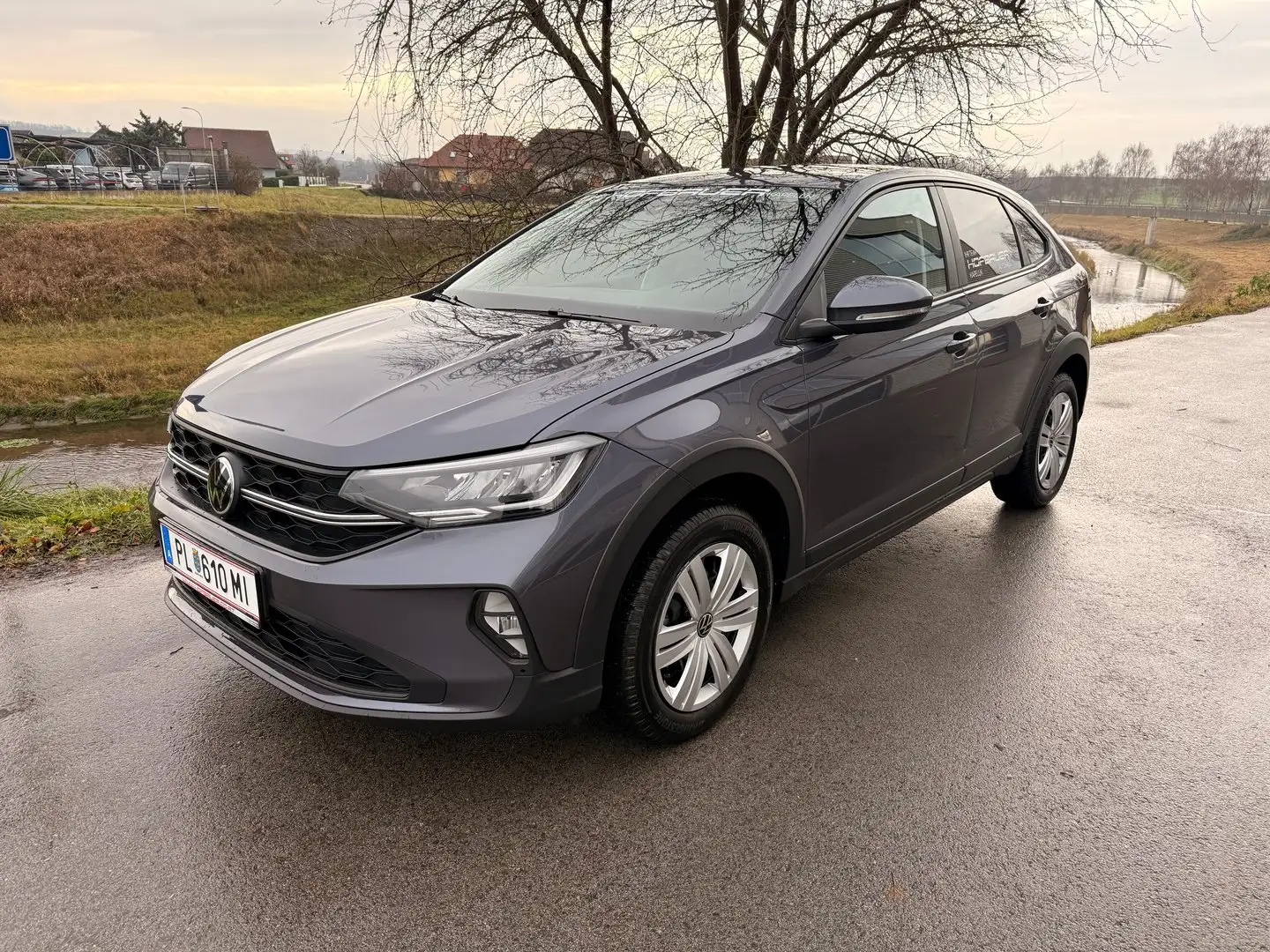 Volkswagen Taigo 4Me TSI Grau - 1