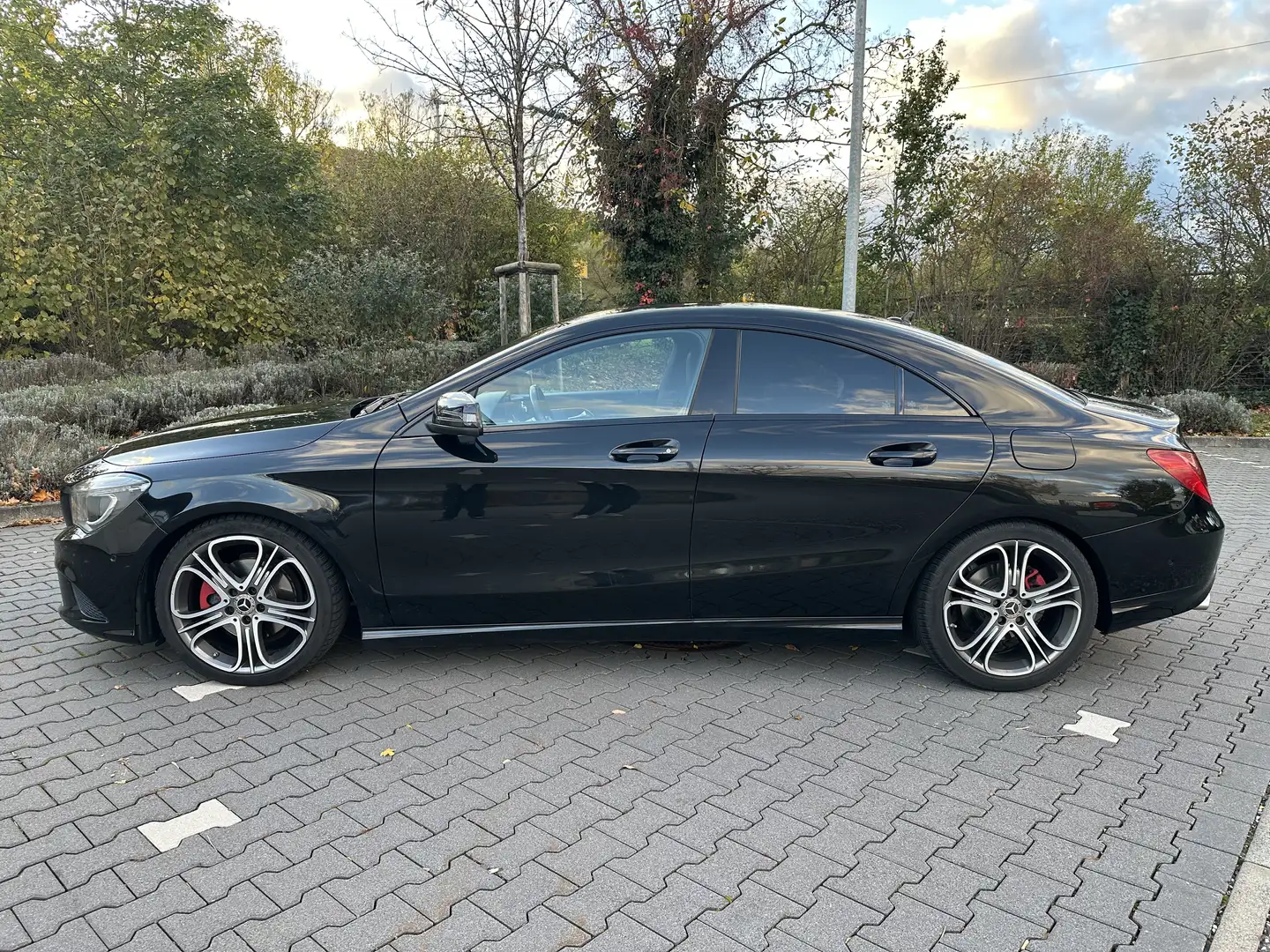 Mercedes-Benz CLA 180 Urban Černá - 2