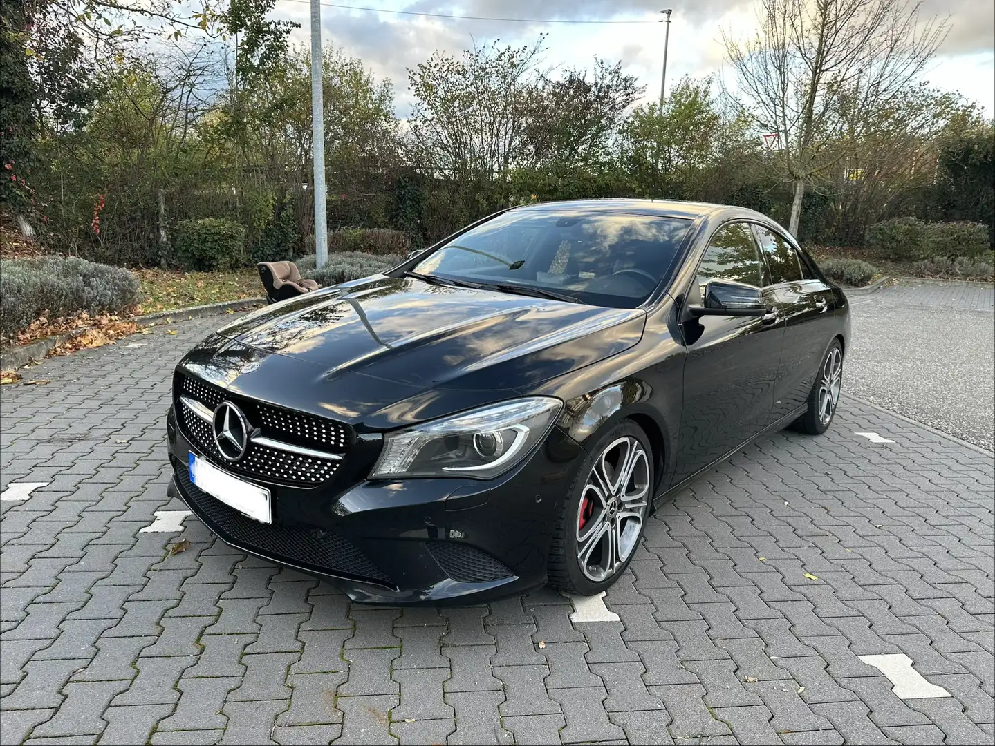 Mercedes-Benz CLA 180 Urban Černá - 1