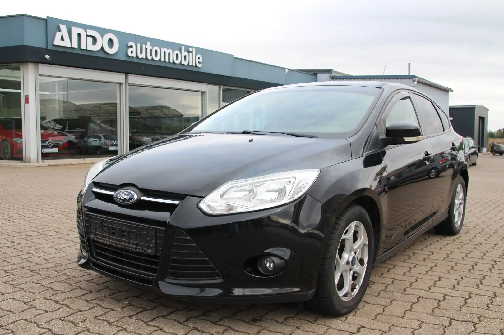 Ford Focus 1.0 Lim. Trend Motorproblem! Schwarz - 1