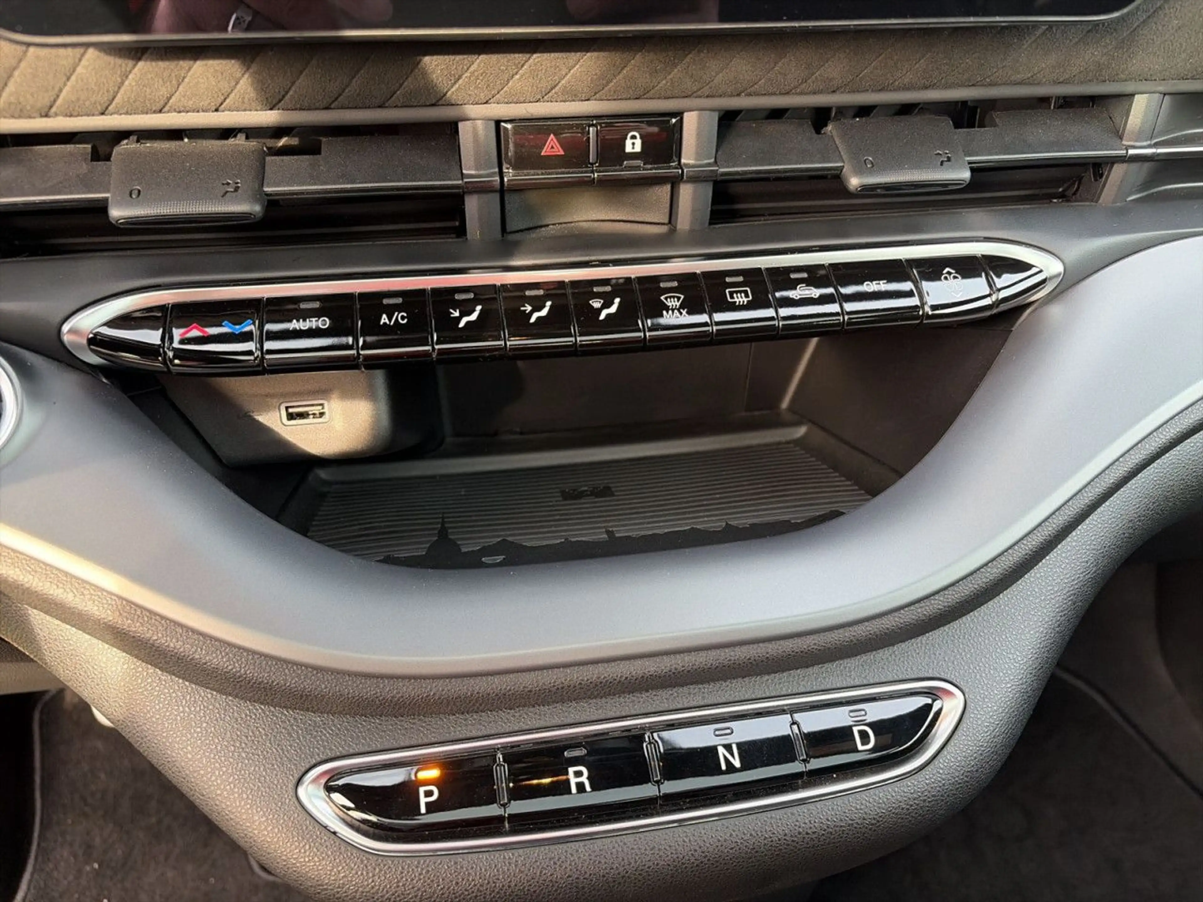 Abarth 500 e 42KWh ACC LED Navi R-Kamera ALU 17" Touch — photo 14