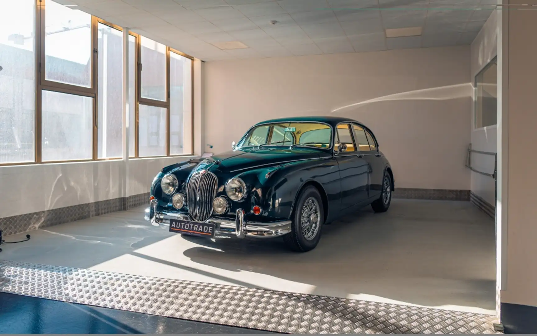 Jaguar Mk II 3.8 Green - 1