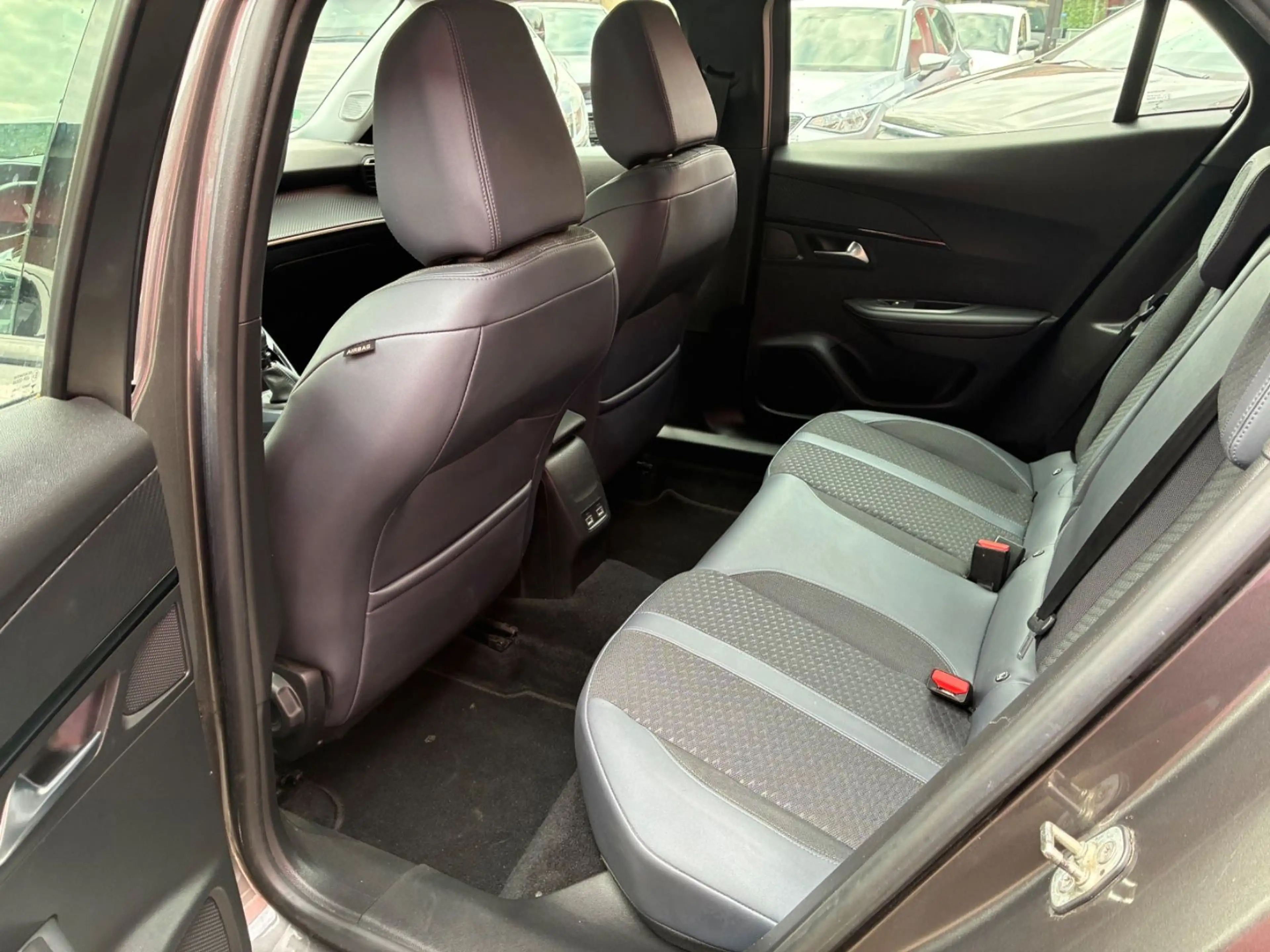 Peugeot 2008 Allure-DAB-CAM-17-Zoll-Alu-TÜV-ZR-NEU- — photo 19