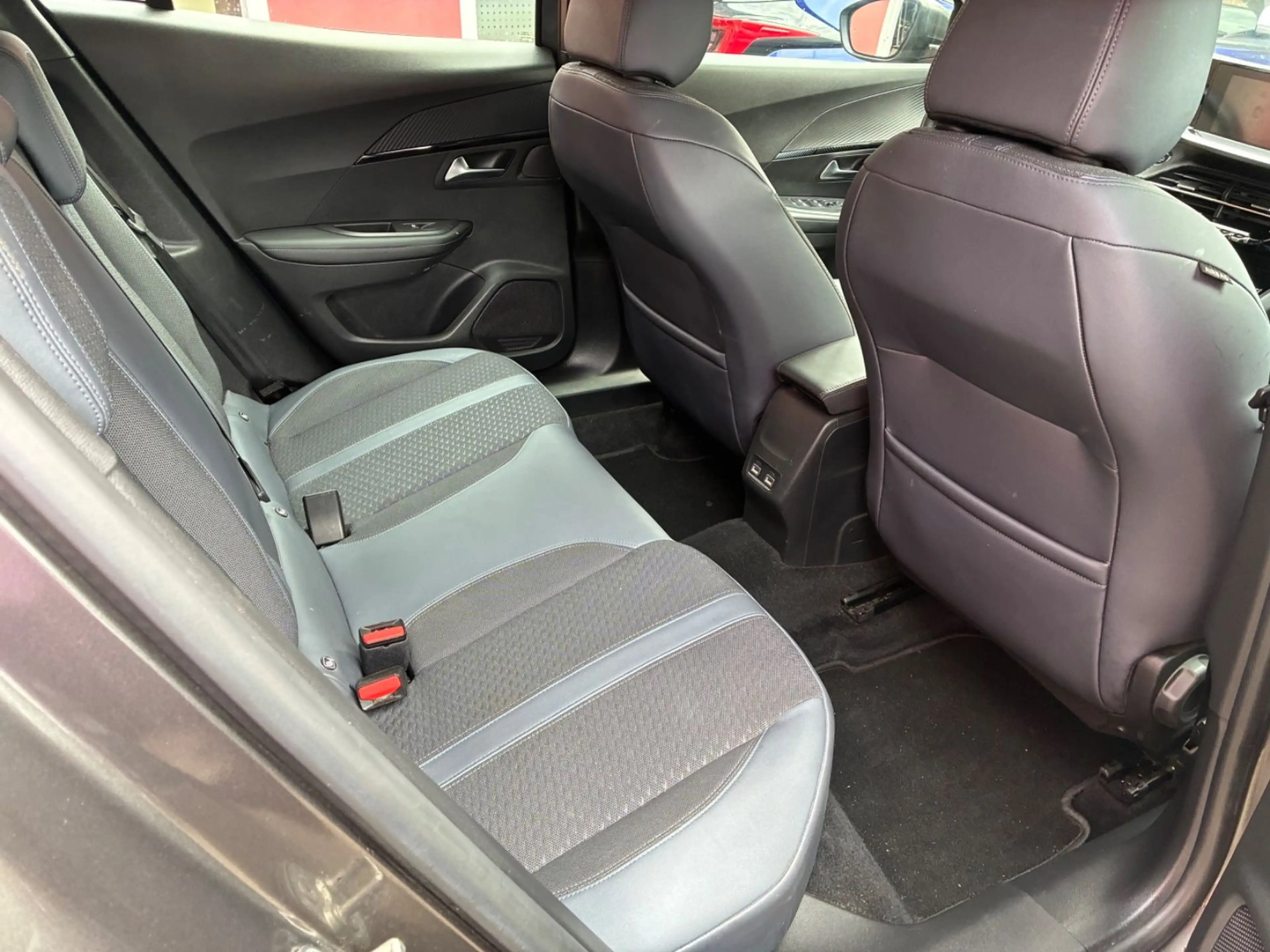 Peugeot 2008 Allure-DAB-CAM-17-Zoll-Alu-TÜV-ZR-NEU- — photo 14