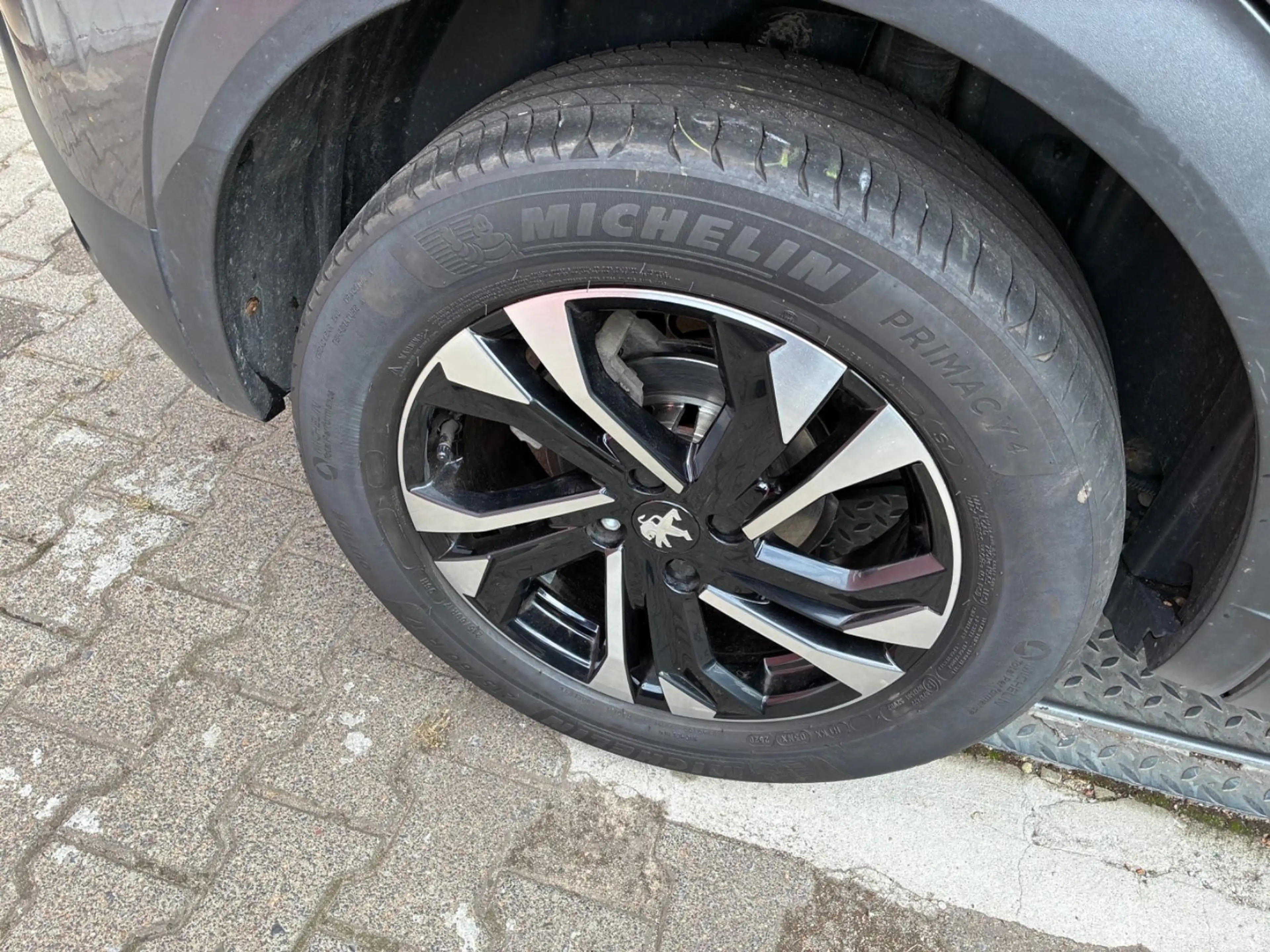 Peugeot 2008 Allure-DAB-CAM-17-Zoll-Alu-TÜV-ZR-NEU- — photo 18