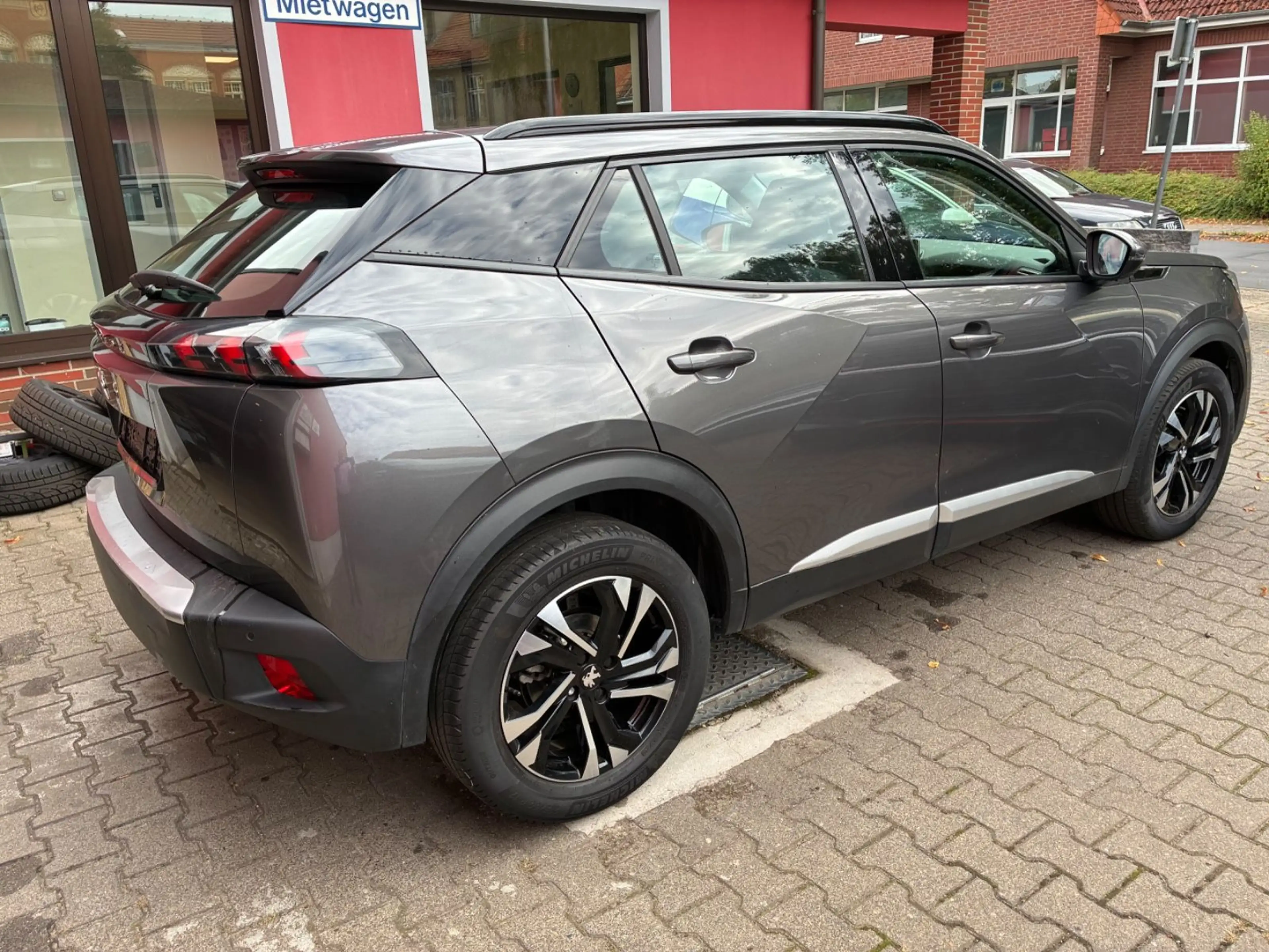 Peugeot 2008 Allure-DAB-CAM-17-Zoll-Alu-TÜV-ZR-NEU- — photo 6