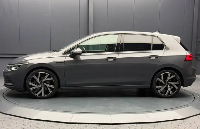 Volkswagen Golf view 3