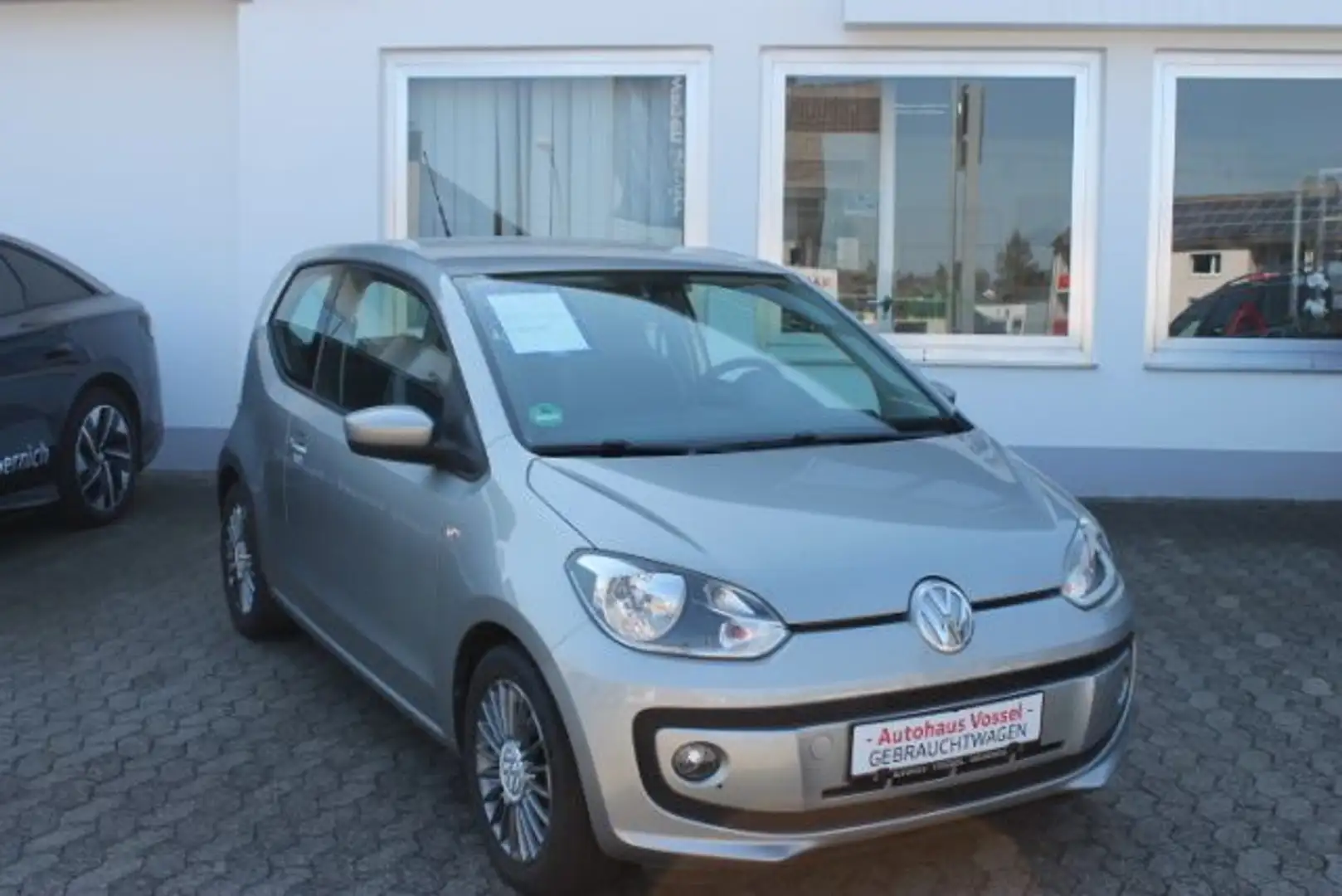 Volkswagen up! BlueMotion Technology high  Navi Klima Grau - 1