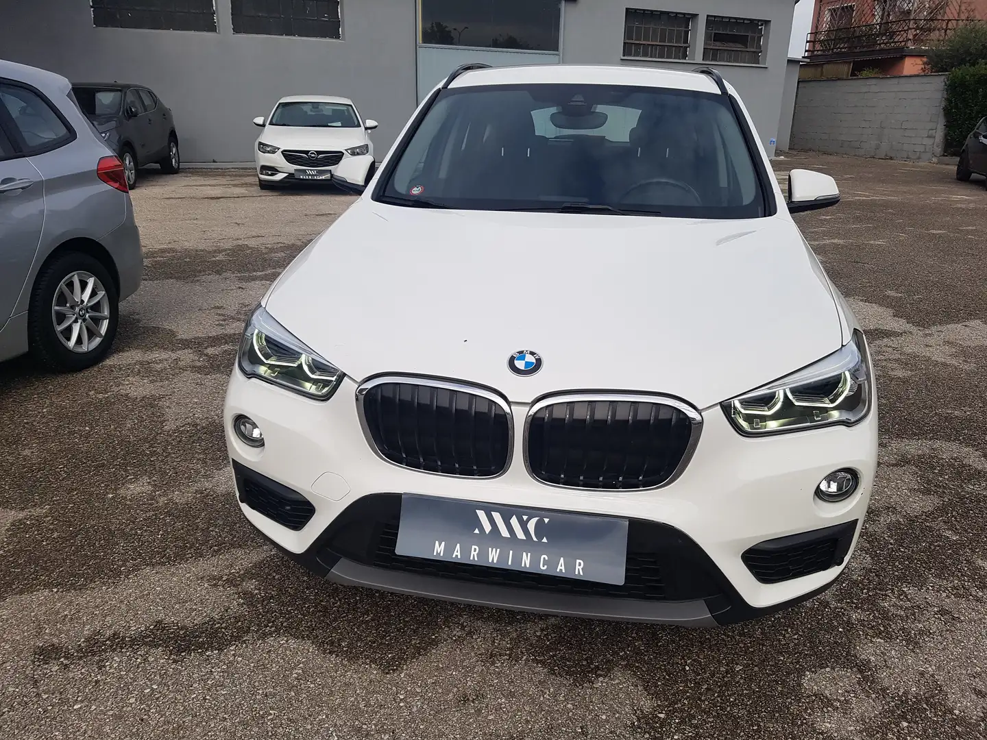 BMW X1 xdrive18d Business auto EURO6D NAVI LED PDC CRUISE Weiß - 2