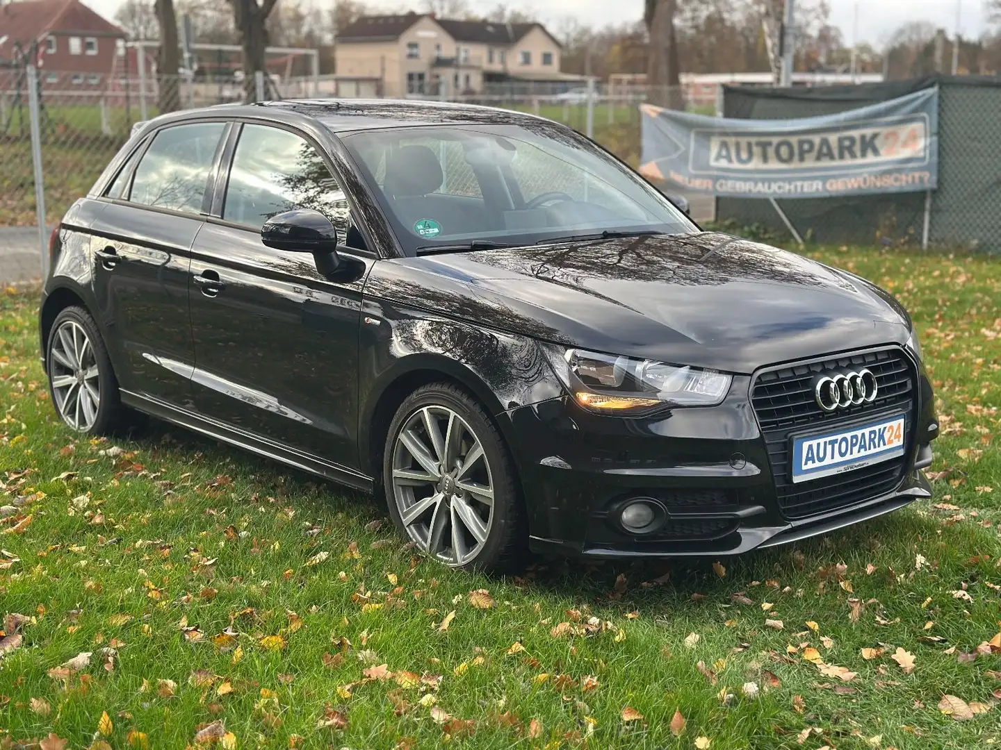 Audi A1 Sportback admired*1,2 86PS*S-LINE*NAVI*1.HAND Schwarz - 1