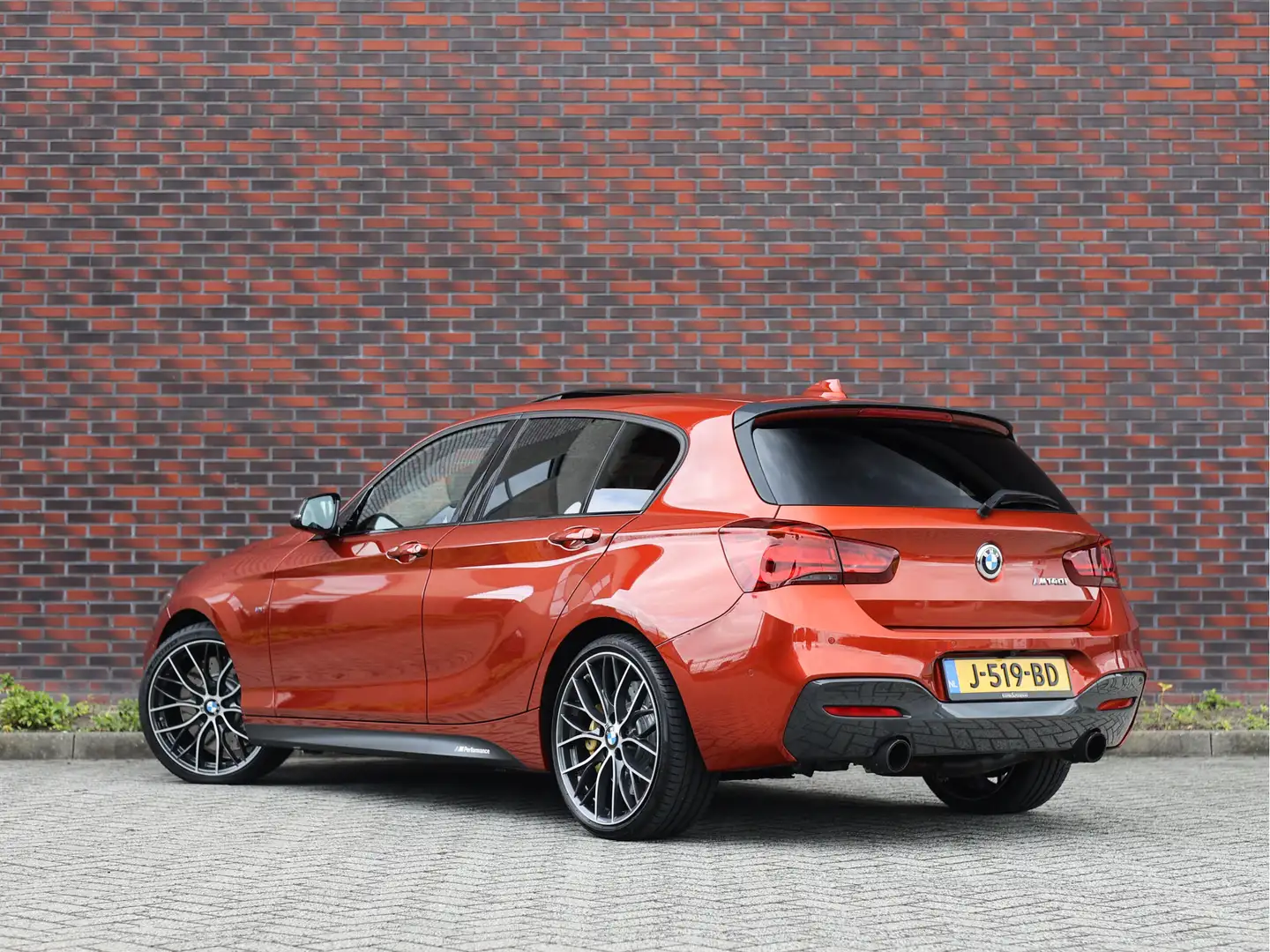 BMW 140 1-serie M140i Edition Shadow Executive | M Perform Naranja - 2