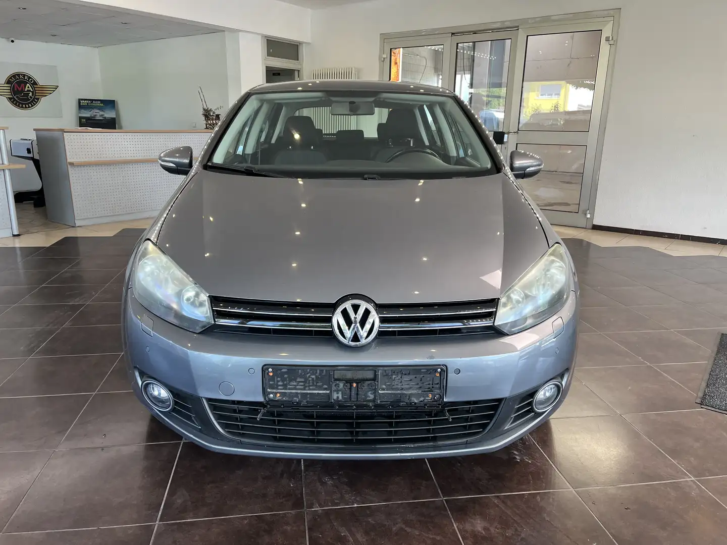 Volkswagen Golf Comfortline*Golf 6*SHZ*KLIMAUTOMATIK* Gris - 2