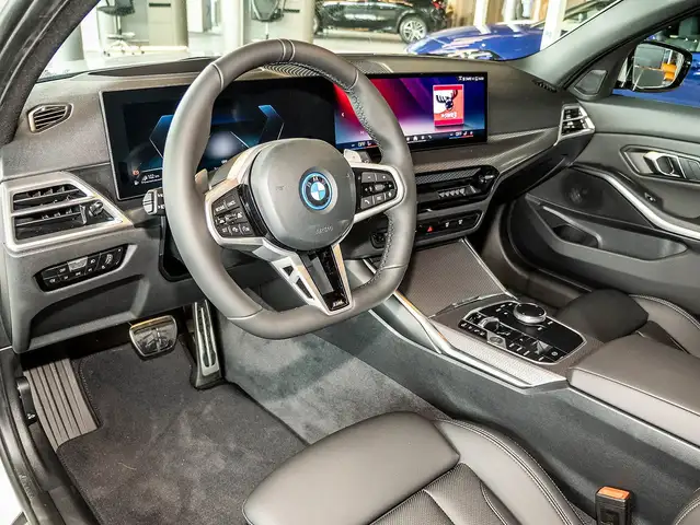 BMW 3 Series view 3