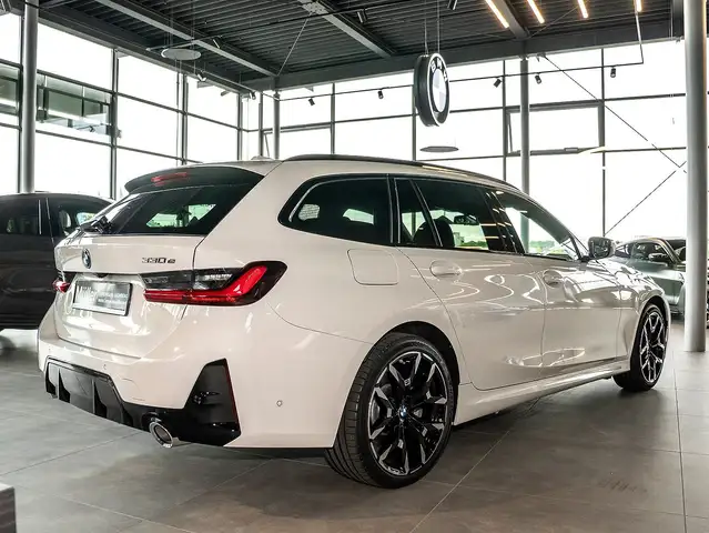 BMW 3 Series view 2