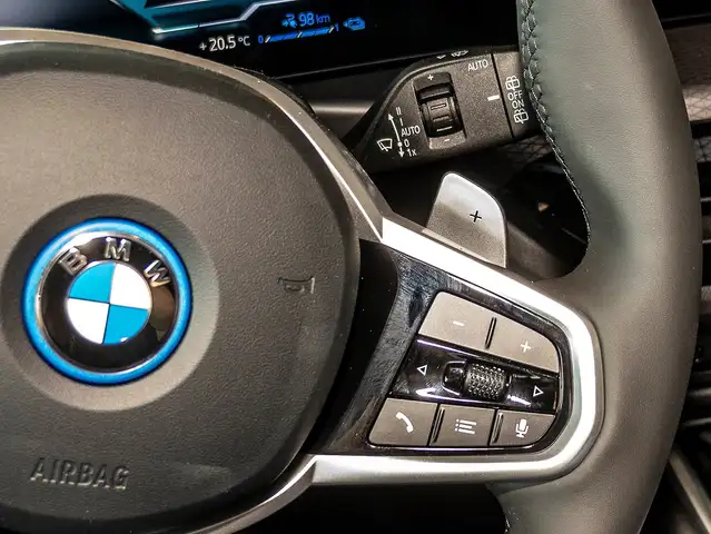 BMW 3 Series view 14