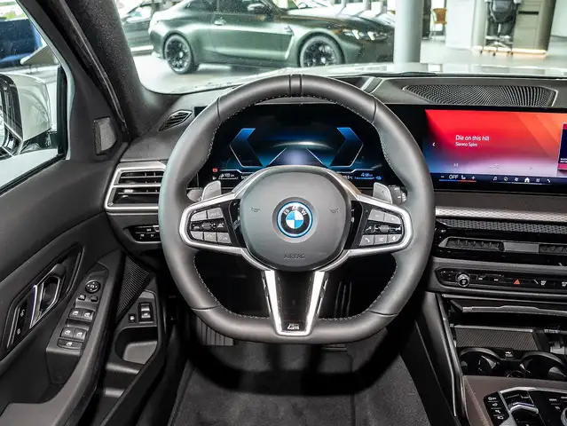 BMW 3 Series view 10
