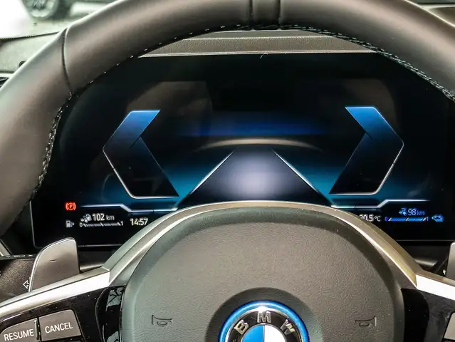 BMW 3 Series view 11