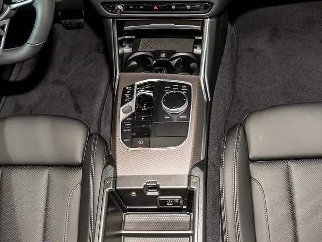 BMW 3 Series view 8
