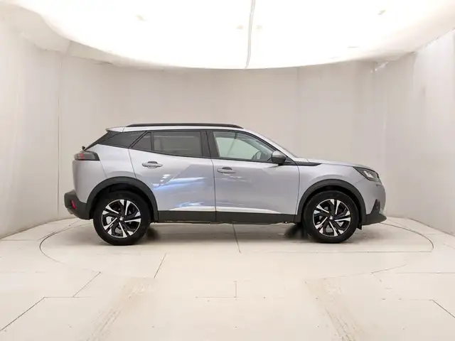 Peugeot 2008 view 3