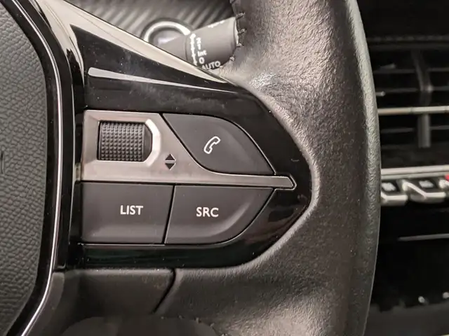 Peugeot 2008 view 12