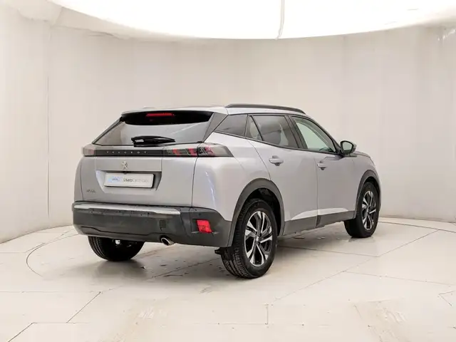 Peugeot 2008 view 4
