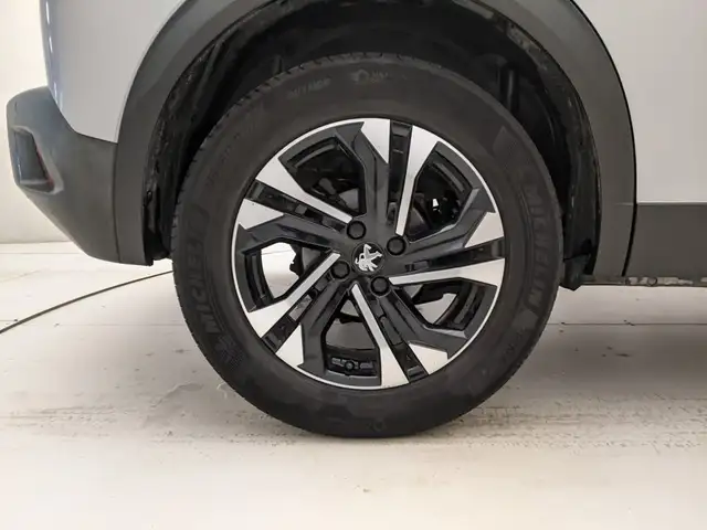 Peugeot 2008 view 9