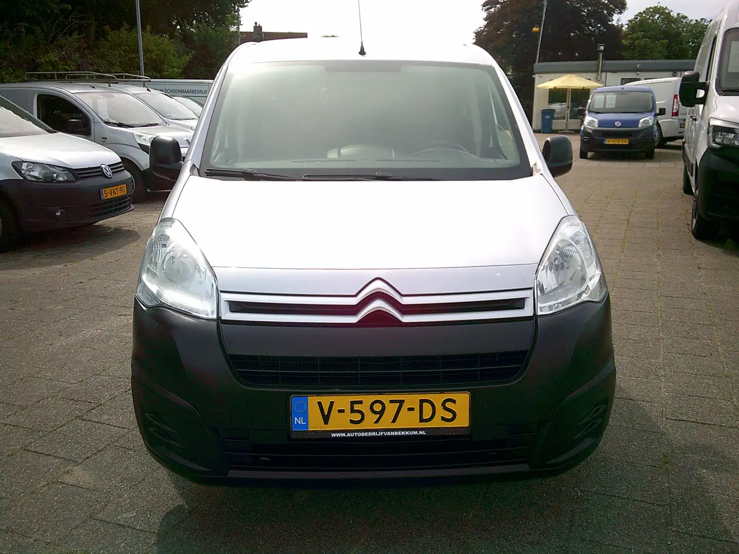 Citroen Berlingo 1.6 BlueHDI 75 Comfort VOORZIEN VAN TREKHAAK+IJSKO Grijs - 2