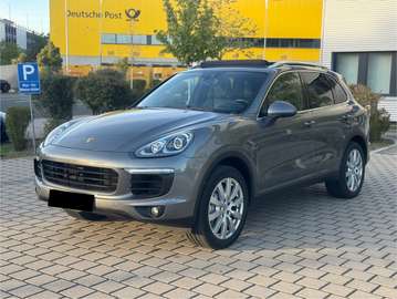 V8 S Diesel Pano Luft AHK Standheizung ACC
