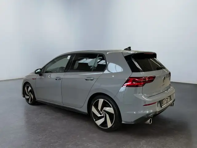 Volkswagen Golf view 4