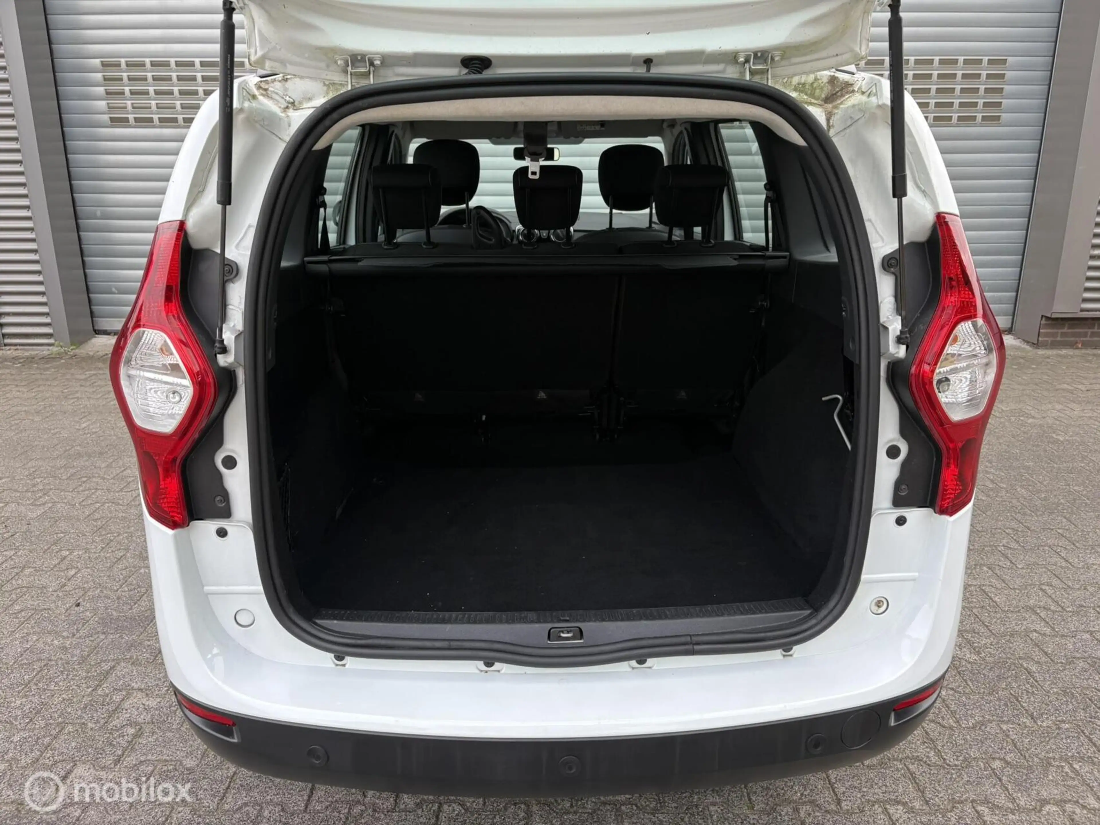 Dacia Lodgy 1.2 TCe *CRUISE*NAVI*P-SENSOREN*ISOFIX — photo 12