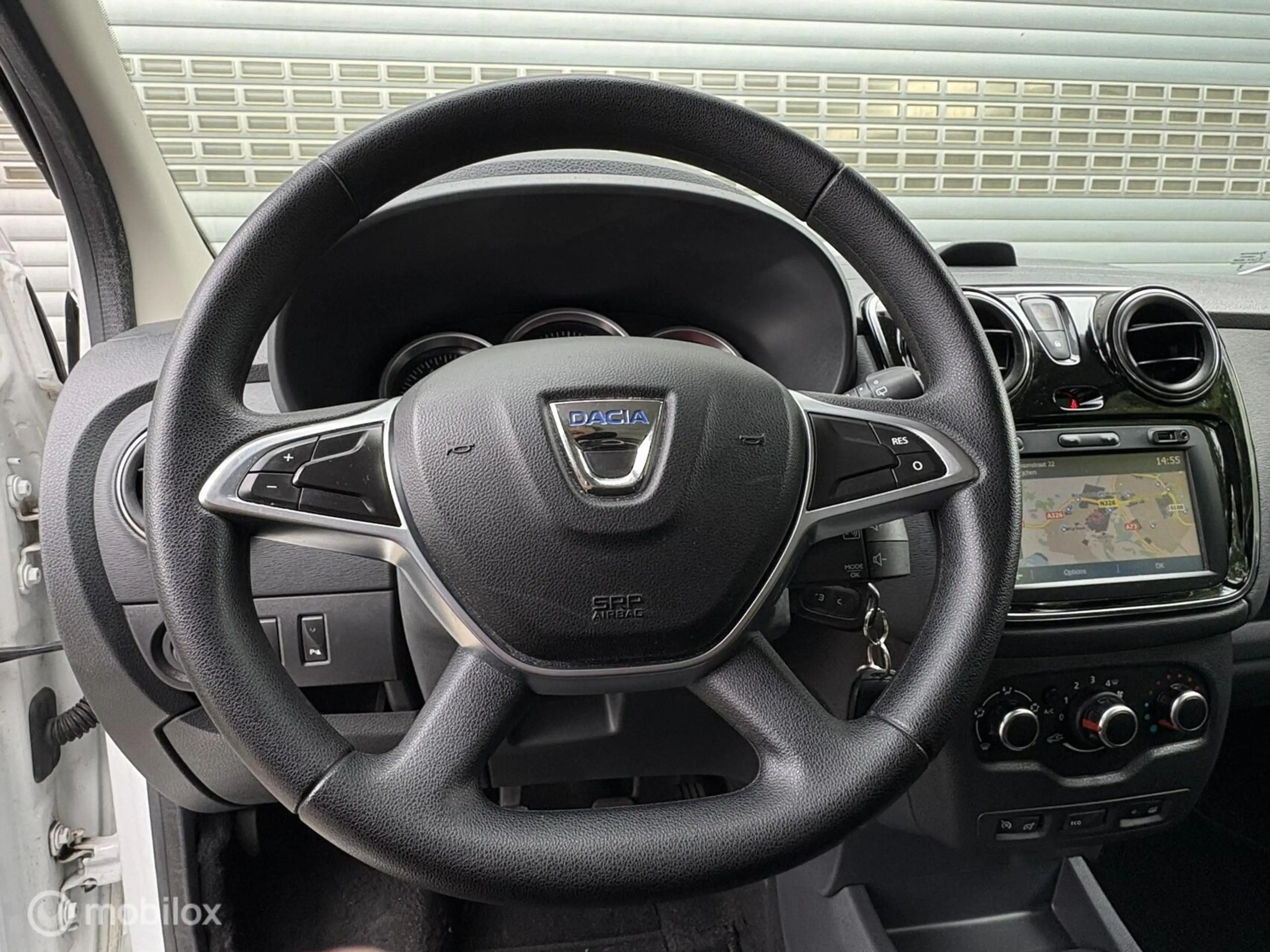 Dacia Lodgy 1.2 TCe *CRUISE*NAVI*P-SENSOREN*ISOFIX — photo 5