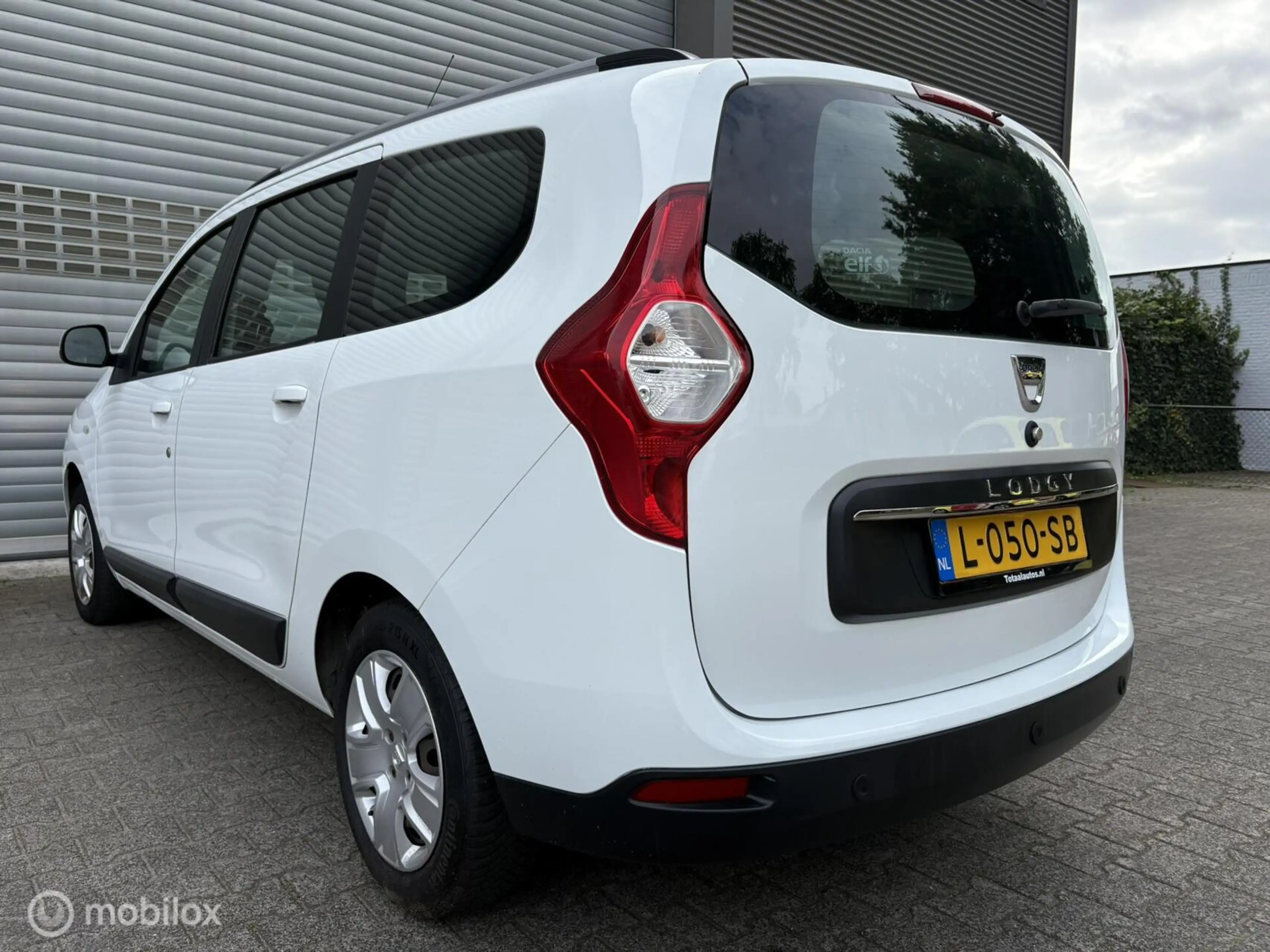 Dacia Lodgy 1.2 TCe *CRUISE*NAVI*P-SENSOREN*ISOFIX — photo 11