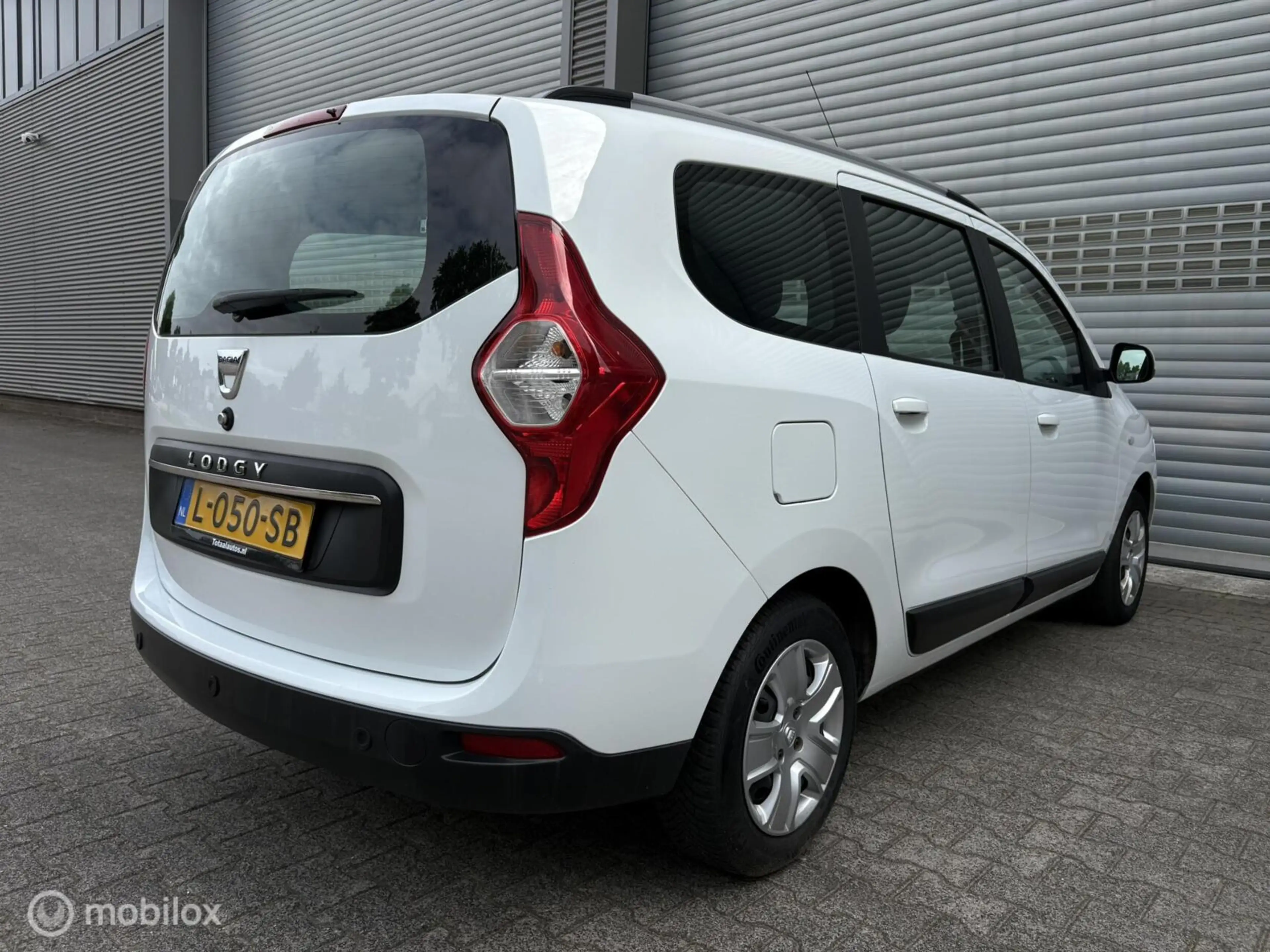 Dacia Lodgy 1.2 TCe *CRUISE*NAVI*P-SENSOREN*ISOFIX — photo 9