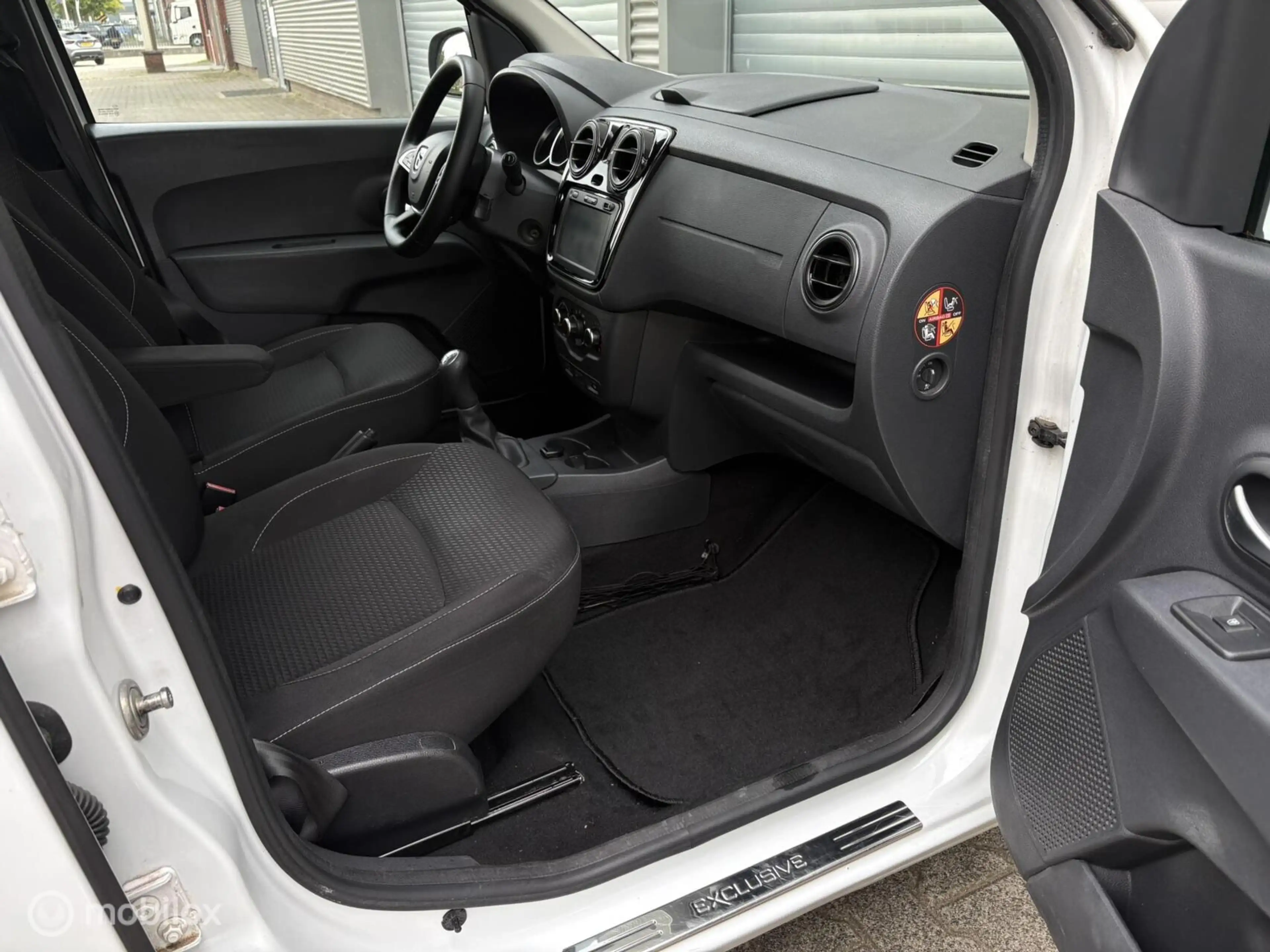 Dacia Lodgy 1.2 TCe *CRUISE*NAVI*P-SENSOREN*ISOFIX — photo 15