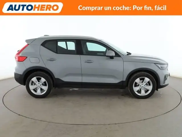 Volvo XC40 view 4