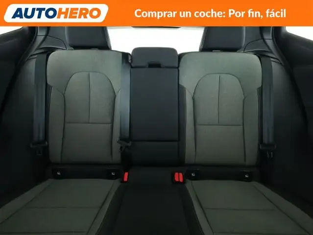 Volvo XC40 view 12