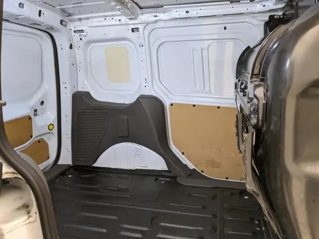 Ford Transit Connect view 9