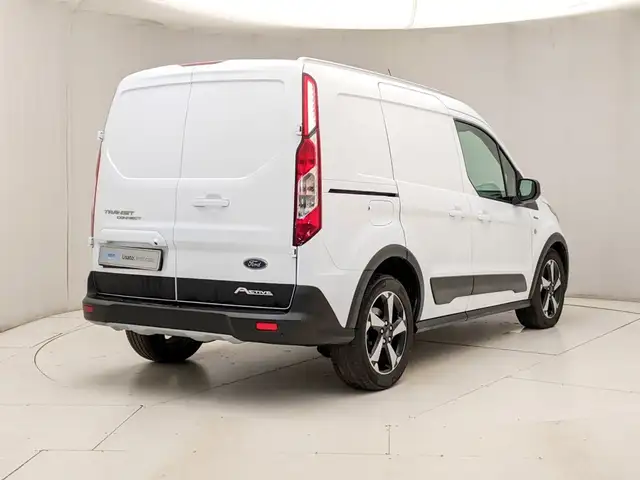 Ford Transit Connect view 4
