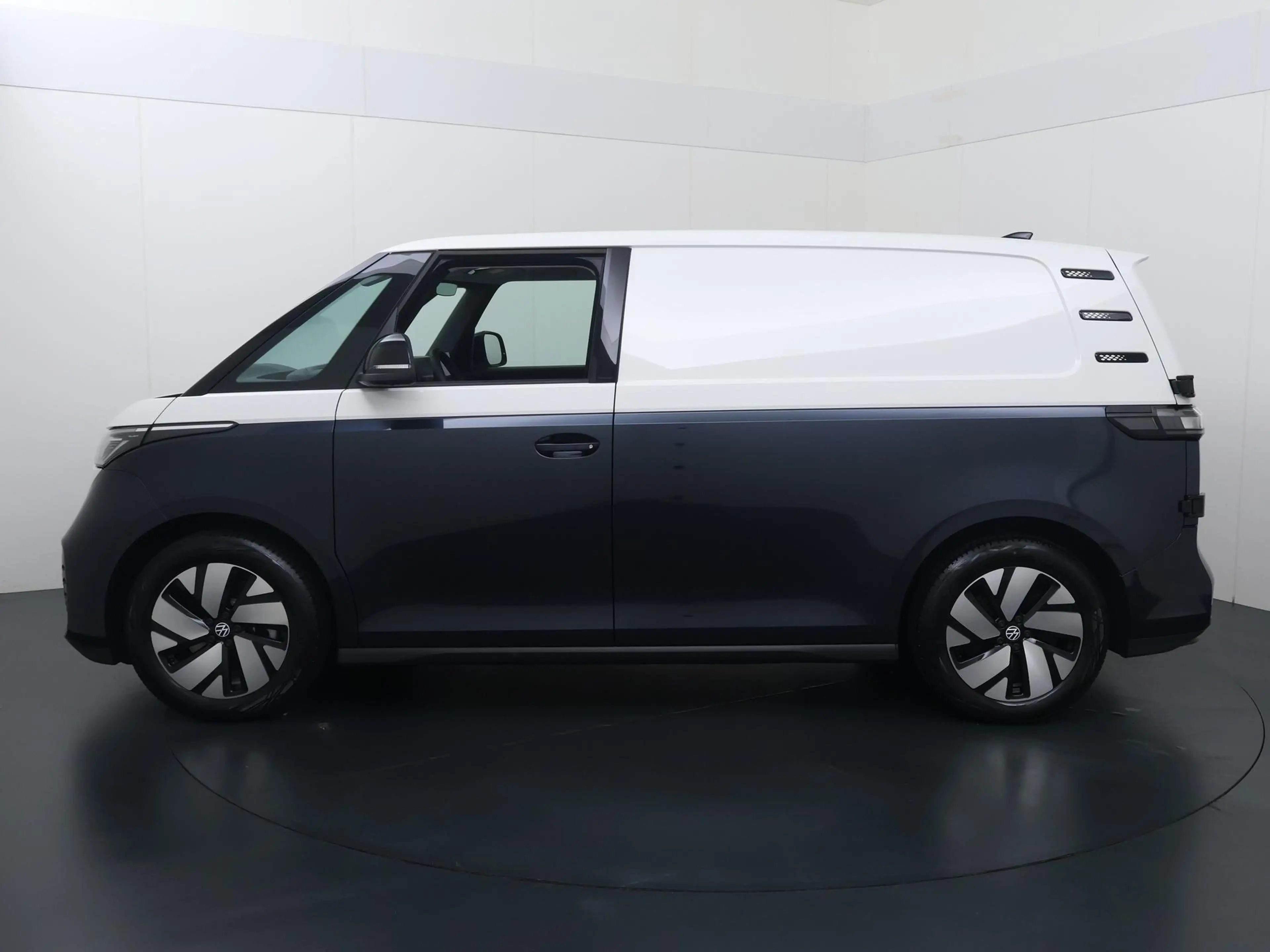 Volkswagen ID. Buzz Cargo Bedrijfswagens Bulli Limited Edition Elektromotor — photo 3