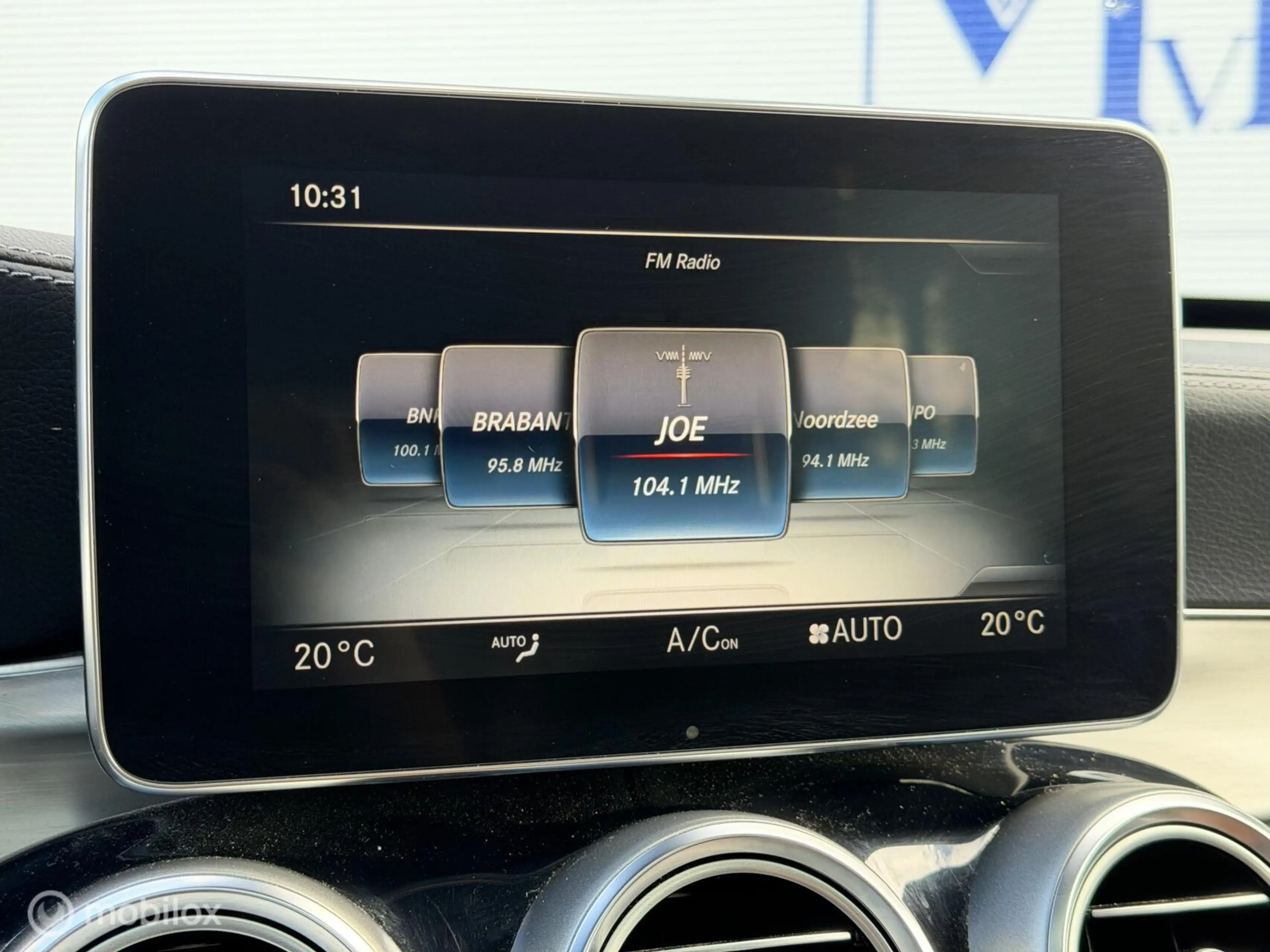 Mercedes-Benz GLC 350 350e 4MATIC Distronic + Burmester Pano Memory Keyl — photo 12
