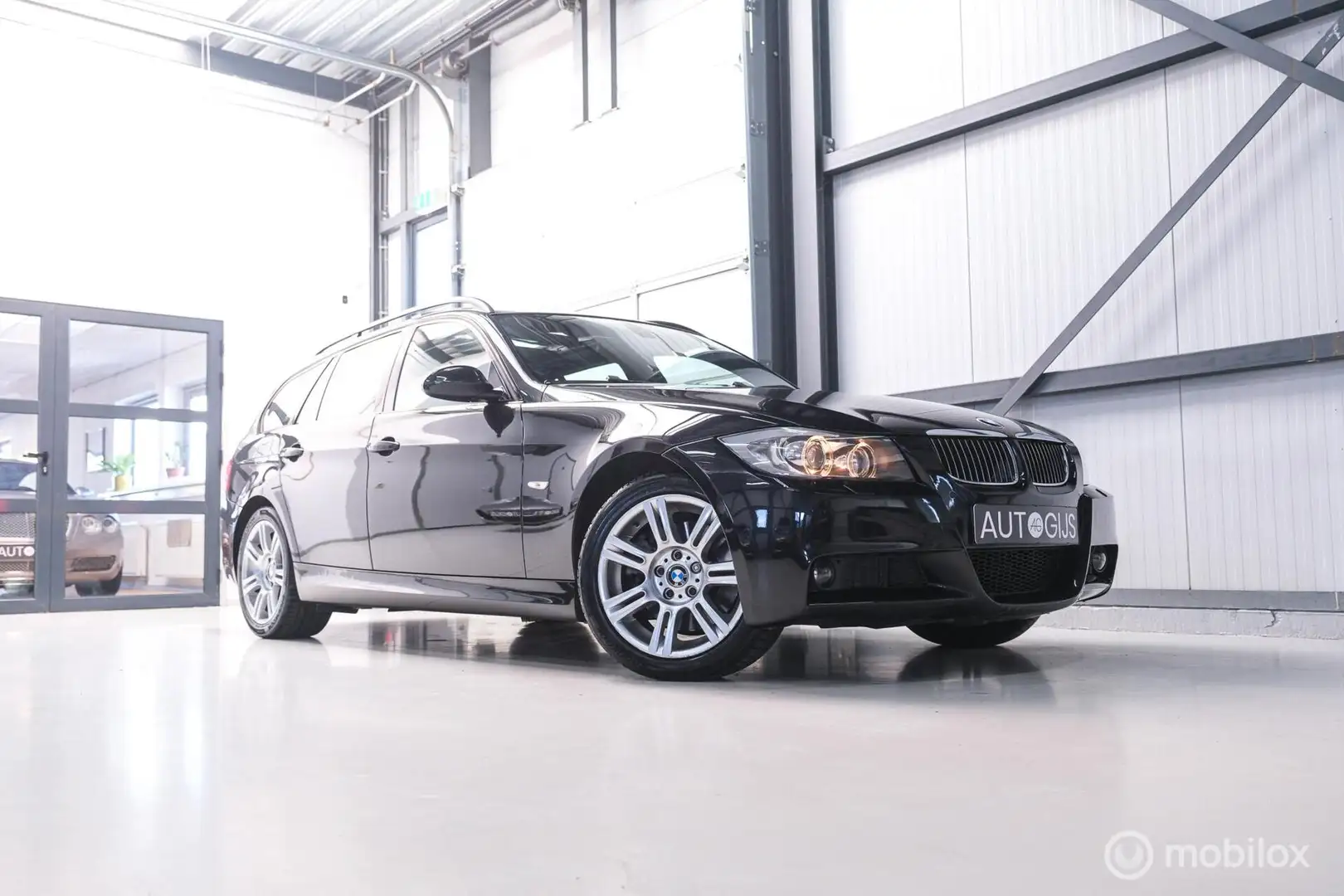 BMW 330 3-serie Touring 330xi High Executive | youngtimer Zwart - 1