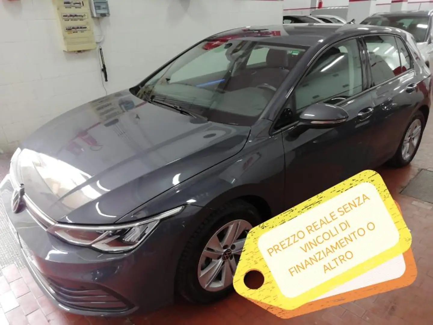 Volkswagen Golf 1.0 TSI LIFE 110 CV Grigio - 1