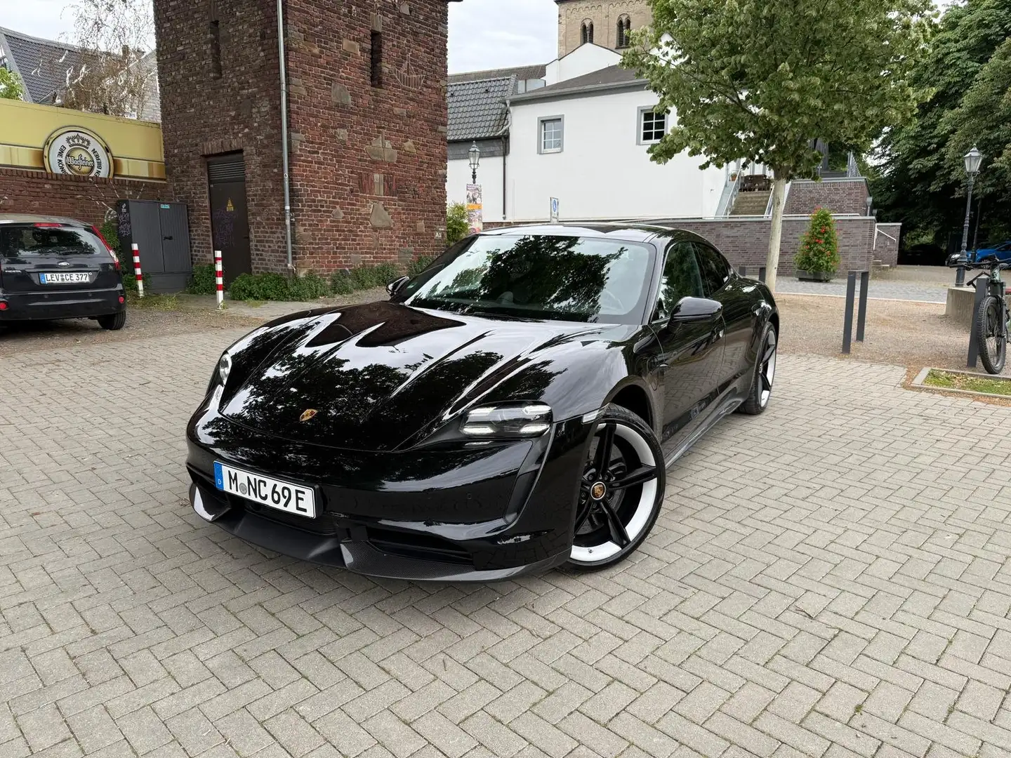 Porsche Taycan Taycan Turbo S *GARANTIE* *BOSE* Schwarz - 1
