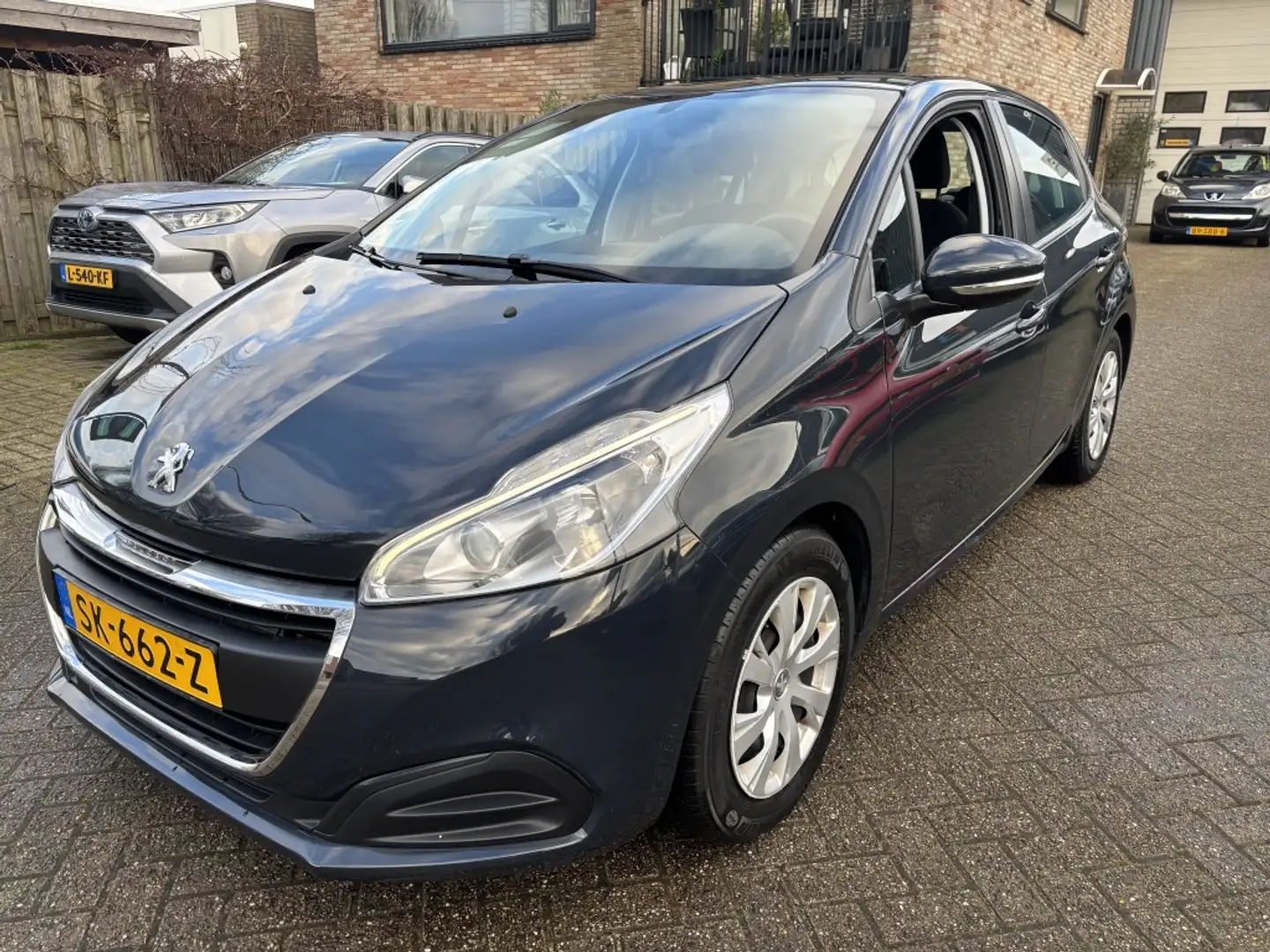 Peugeot 208 1.2 PureTech Active Grijs - 1