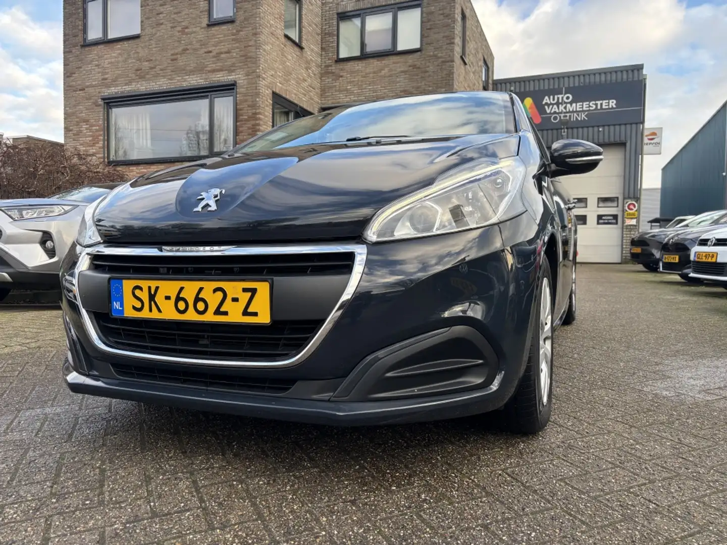 Peugeot 208 1.2 PureTech Active Grijs - 2