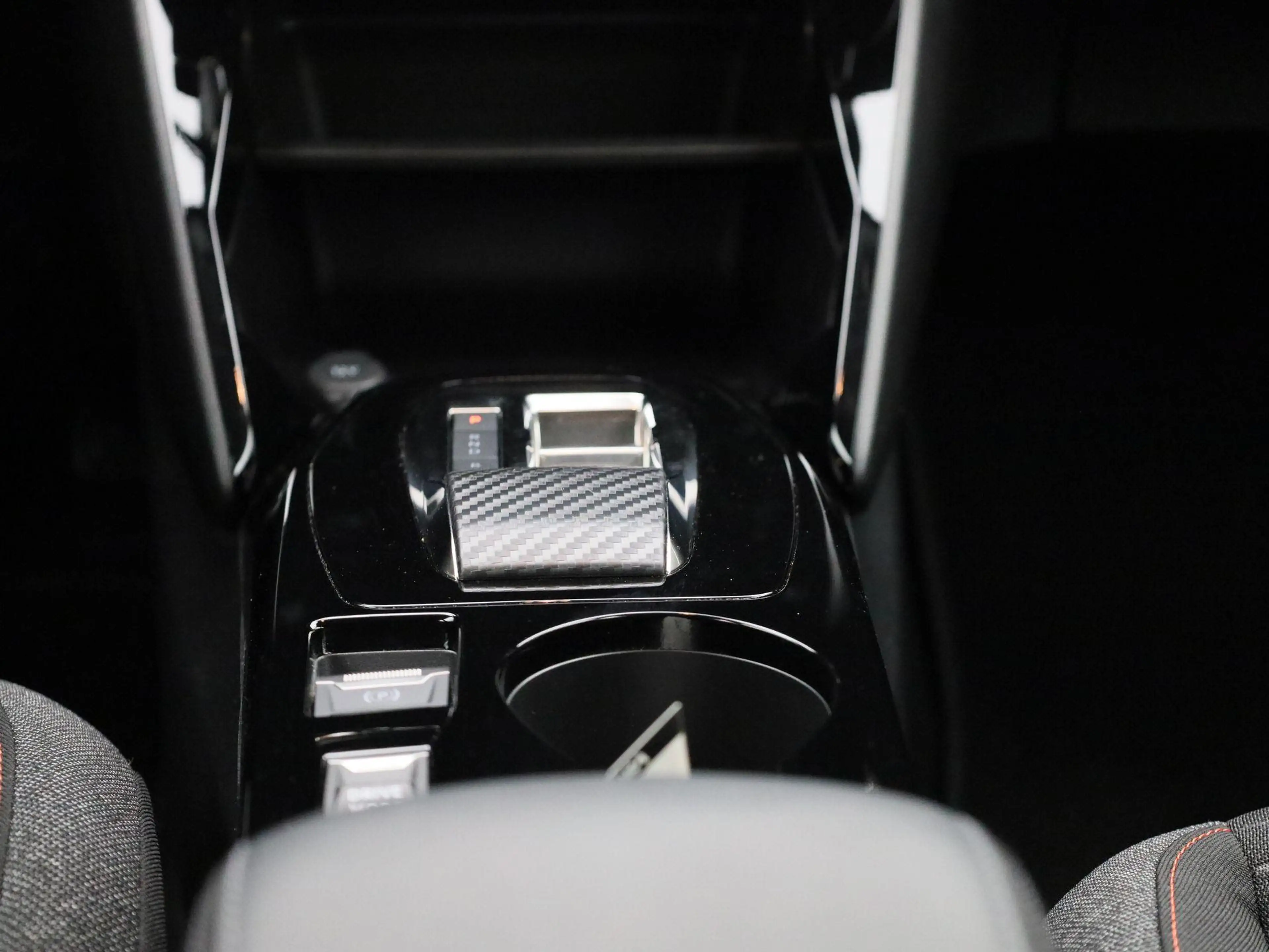 Peugeot e-2008 EV Active 50 kWh | CAMERA | NAVIGATIE | KLIMAATREG — photo 10
