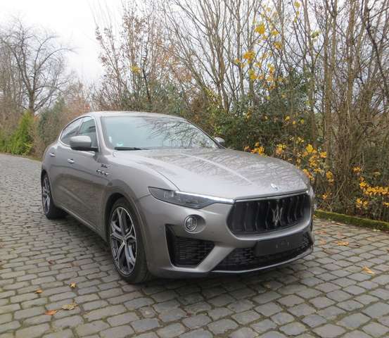 Imagine Maserati Levante Modena S PANO*WINTER*BOWERS&WILKINS
