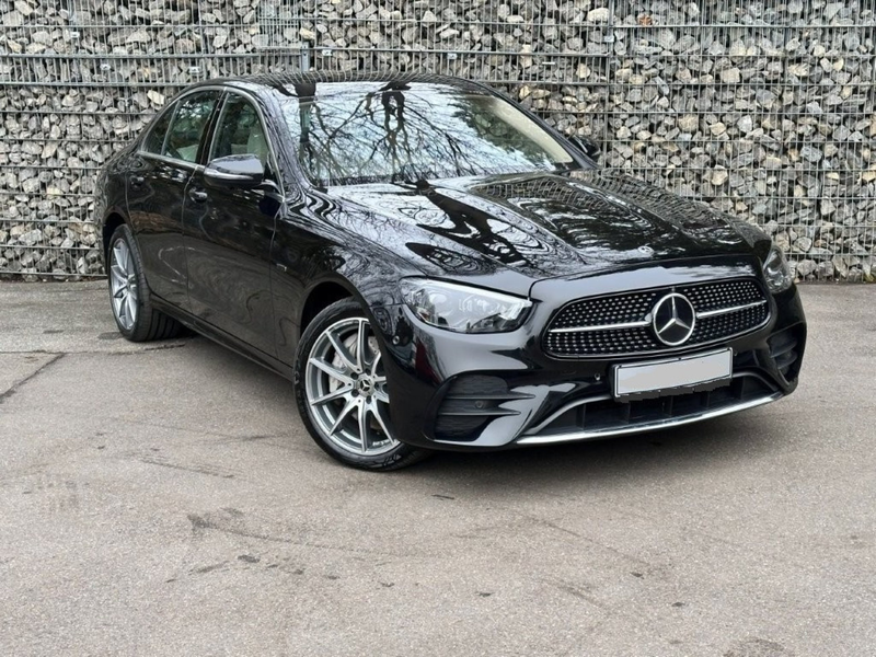 Mercedes-Benz E 300 e 4M AMG |DISTRONIC|360°|MULTI-BEAM|19