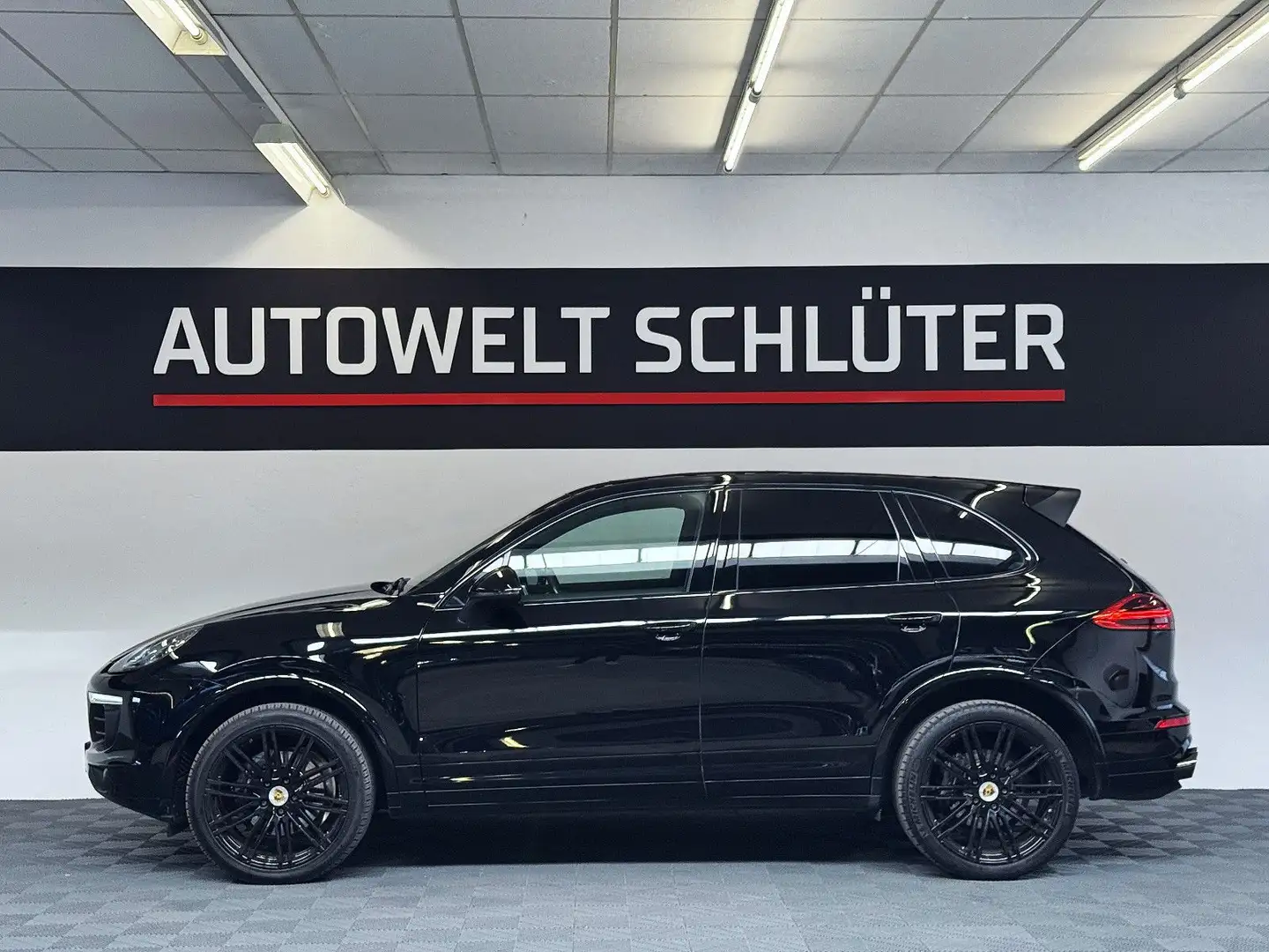 Porsche Cayenne 3.0L Diesel Platinum Edition Pano*Navi* Noir - 2