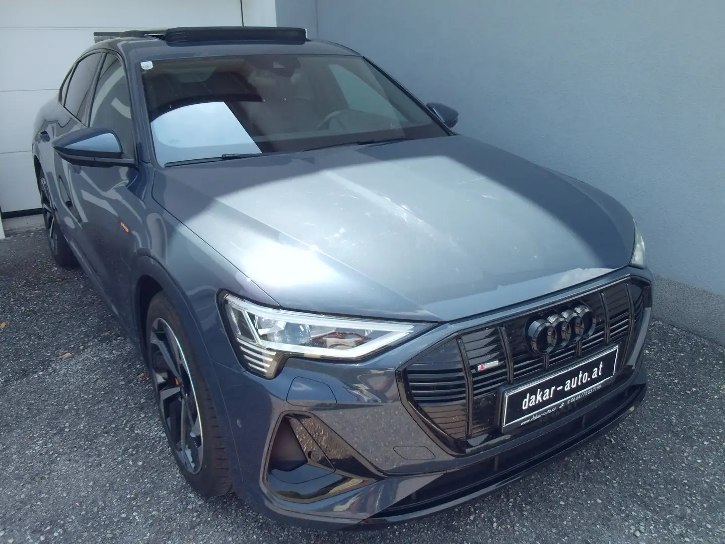 Audi e-tron 55 quattro 2x S line, MATRIX, HEAD UP, AHK, PANO Blau - 2